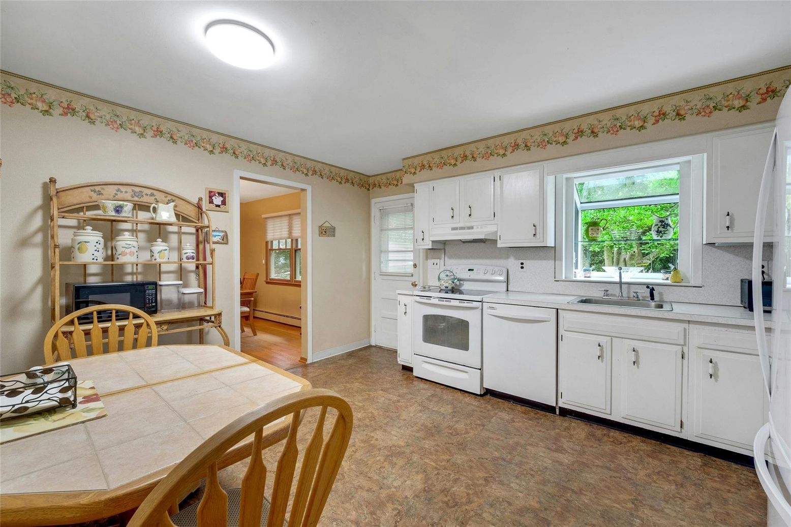 Dining room, Interior, Kitchen, Tile Countertops