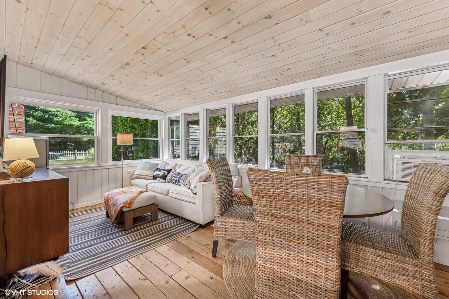 Dining room, Interior, Living room, Sun Room, Wooden Ceilings, Wood Texture Flooring