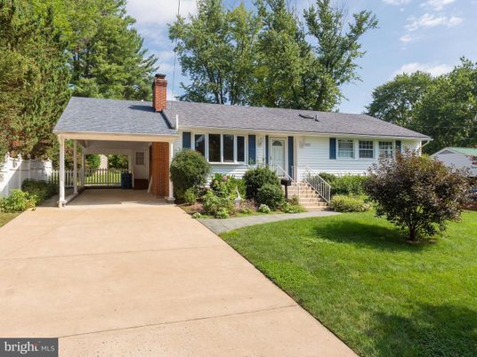 Backyard, Exterior, Facade, Brick Facade, Ranch