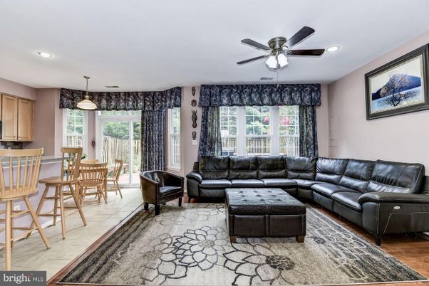 Dining room, Interior, Living room, Pendant Lights, Recessed Lighting, Wood Texture Flooring