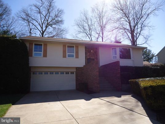 Attached, Exterior, Facade, Brick Facade, Raised Ranch