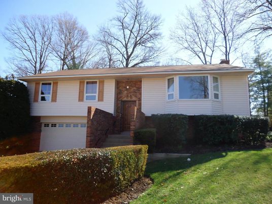 Attached, Exterior, Facade, Brick Facade, Raised Ranch