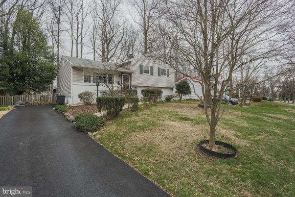 Backyard, Exterior, Facade, Raised Ranch
