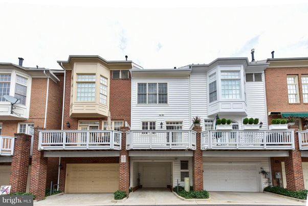 Attached, Exterior, Facade, Brick Facade, Rowhouse