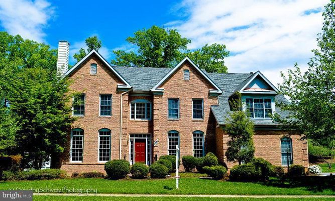 Exterior, Facade, Brick Facade, Brick Traditional