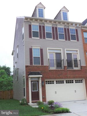 Attached, Exterior, Facade, Brick Facade, Rowhouse