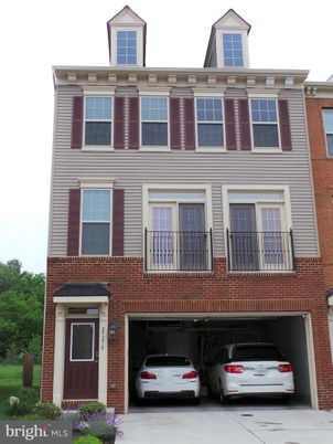 Attached, Exterior, Facade, Brick Facade, Rowhouse