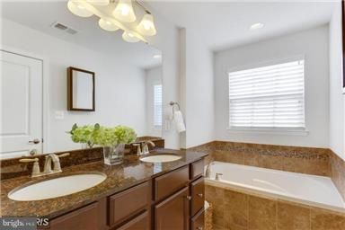 Bathroom, Dual Sink Vanities, Interior, Recessed Lighting