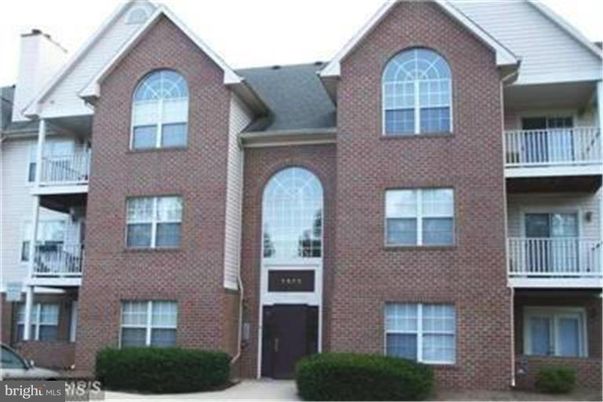 Exterior, Facade, Brick Facade, Rowhouse