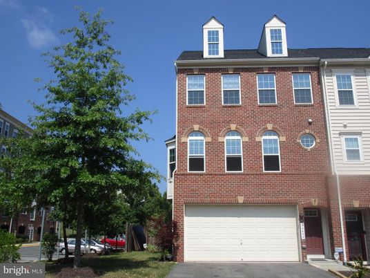 Attached, Exterior, Facade, Brick Facade, Georgian