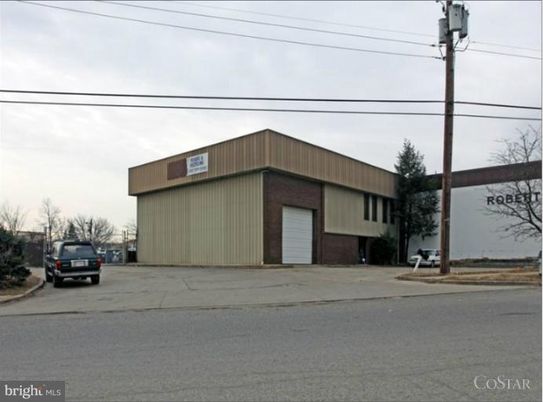 Attached, Exterior, Facade, None