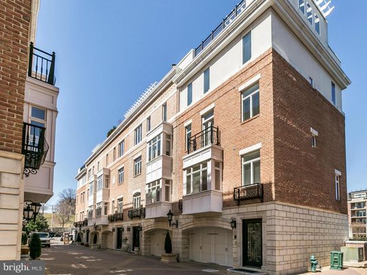 Exterior, Facade, Brick Facade, Rowhouse