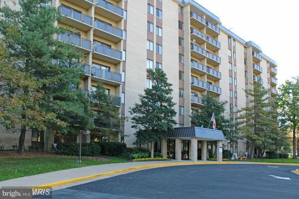 Exterior, Facade, Condo Building