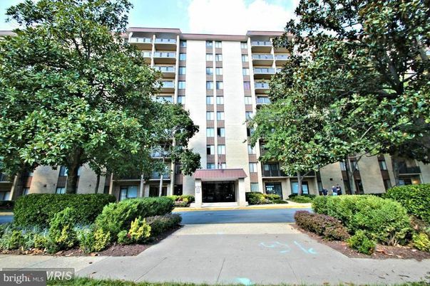 Exterior, Facade, Condo Building