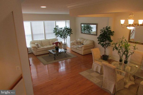 Chandelier, Dining room, Interior, Living room, Recessed Lighting, Wood Texture Flooring