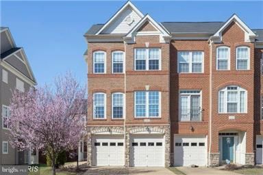 Attached, Exterior, Facade, Brick Facade, Rowhouse