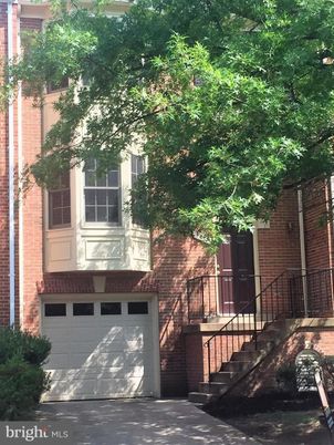 Attached, Exterior, Facade, Brick Facade, Rowhouse