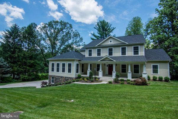 Exterior, Facade, Farmhouse