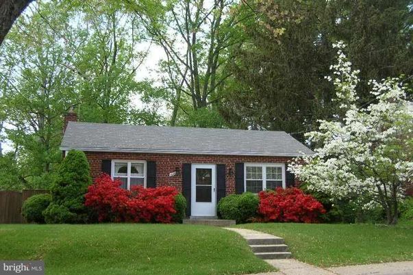 Exterior, Facade, Brick Facade, Cape Cod
