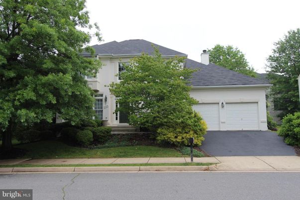 Attached, Exterior, Facade, French Provincial