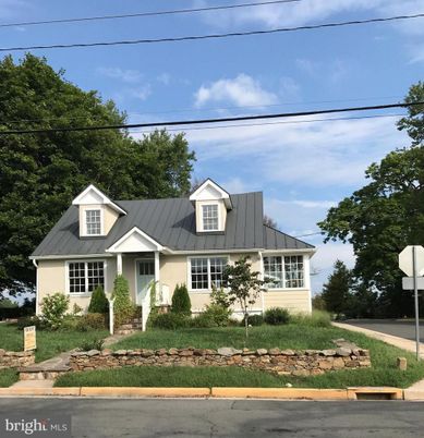 Exterior, Facade, Cape Cod