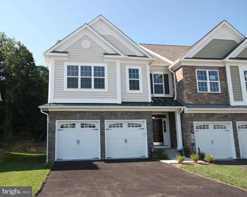 Attached, Exterior, Facade, American Craftsman