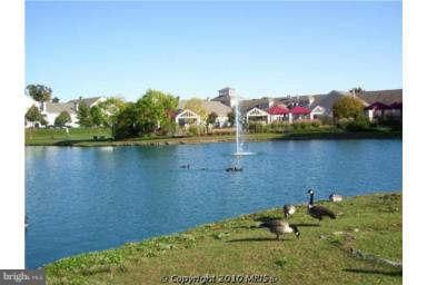 Exterior, Lake