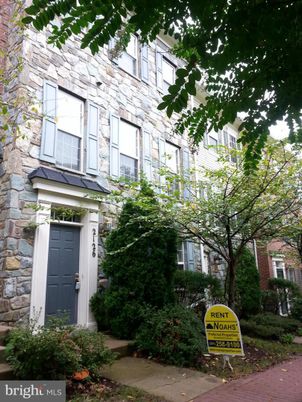 Exterior, Facade, Rowhouse
