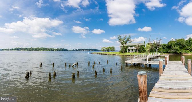 Exterior, Lake