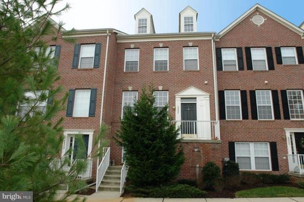 Exterior, Facade, Brick Facade, Rowhouse