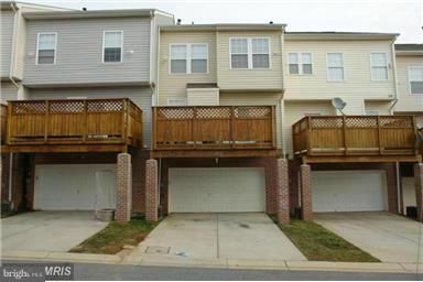 Attached, Exterior, Facade, Rowhouse