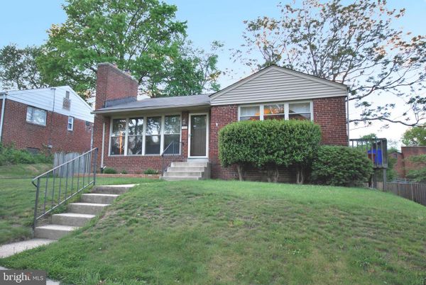 Exterior, Facade, Brick Facade, Ranch