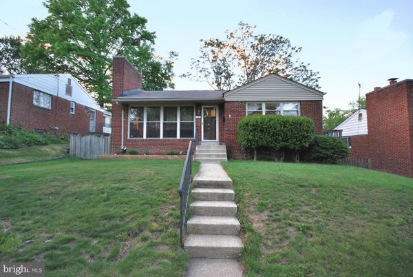 Exterior, Facade, Brick Facade, Ranch