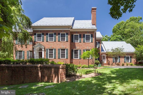 Exterior, Facade, Brick Facade, Georgian