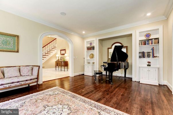 Interior, Piano, Recessed Lighting, Wood Texture Flooring