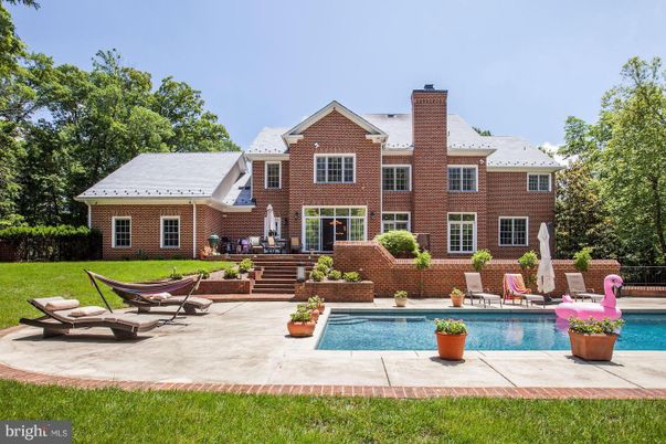 Exterior, Facade, Brick Facade, Pool, Georgian
