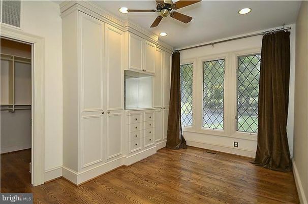 Empty room, Interior, Recessed Lighting, Walk-in Closets, Wood Texture Flooring