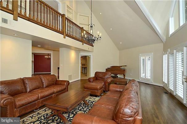Chandelier, Interior, Living room, Piano, Recessed Lighting, Wood Texture Flooring