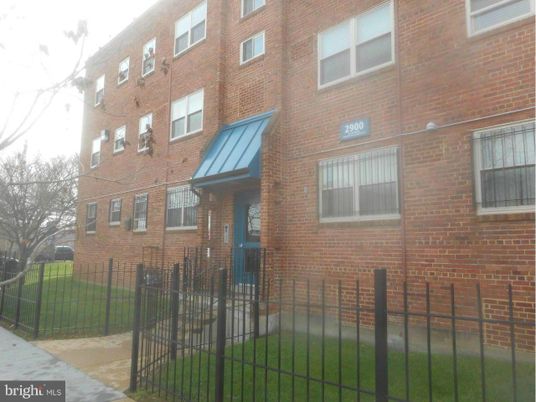 Exterior, Facade, Brick Facade, Rowhouse