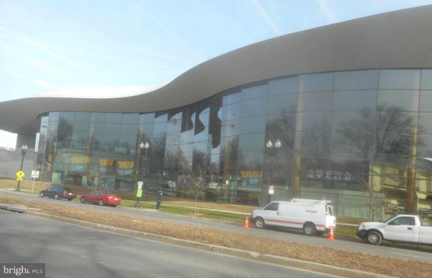 Exterior, Facade, Modern