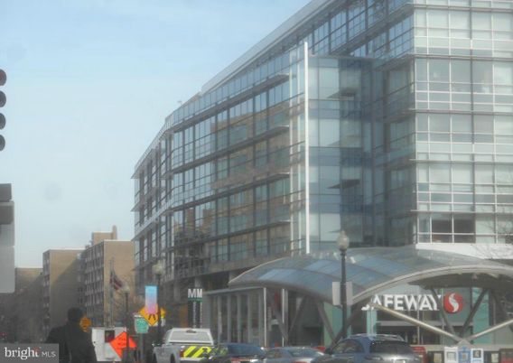 Exterior, Facade, Highrise