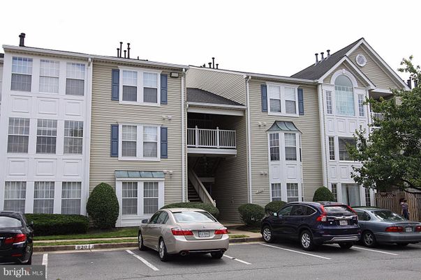 Exterior, Facade, Rowhouse