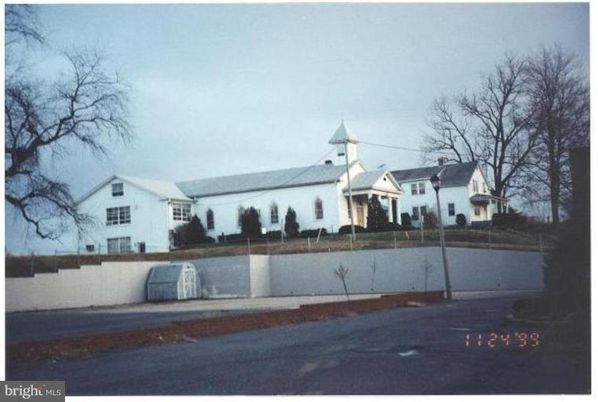 Exterior, Facade, Farmhouse