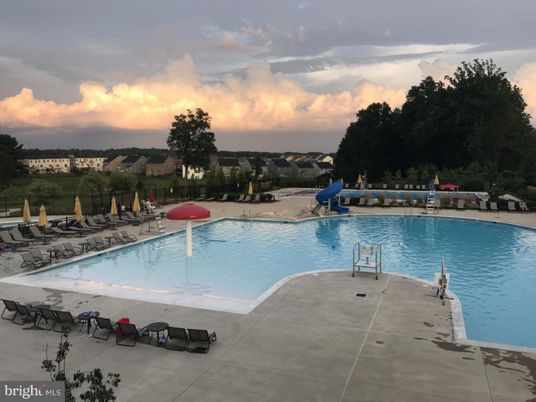 Exterior, Playground, Pool