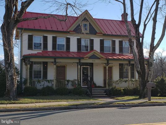 Exterior, Facade, Queen Anne Victorian