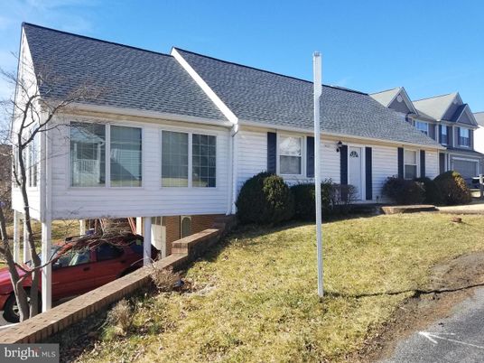 Exterior, Facade, Cape Cod