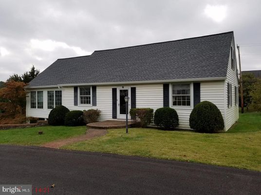 Exterior, Facade, Cape Cod