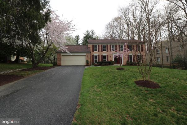Attached, Backyard, Exterior, Facade, Brick Facade, Georgian