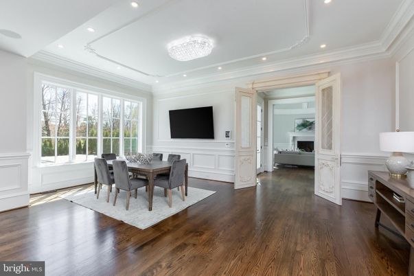 Chandelier, Dining room, Interior, Recessed Lighting, Wood Texture Flooring