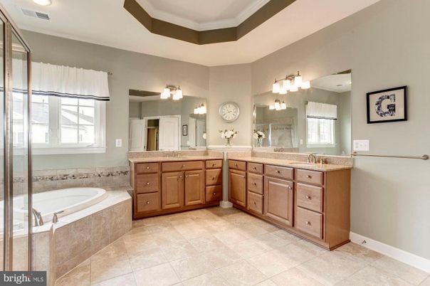 Bathroom, Dual Sink Vanities, Interior, Recessed Lighting